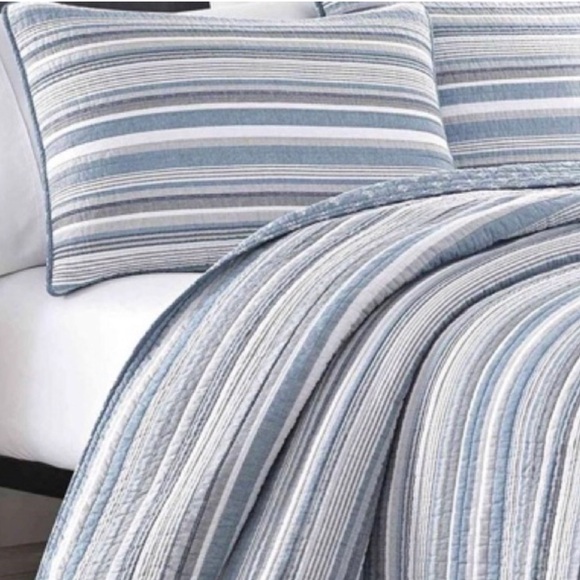 NWOT 🦋 Bedspread & 2 std. shams | Full/Queen - Picture 10 of 15